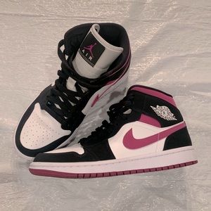 NIKE AIR FORCE ONES💕